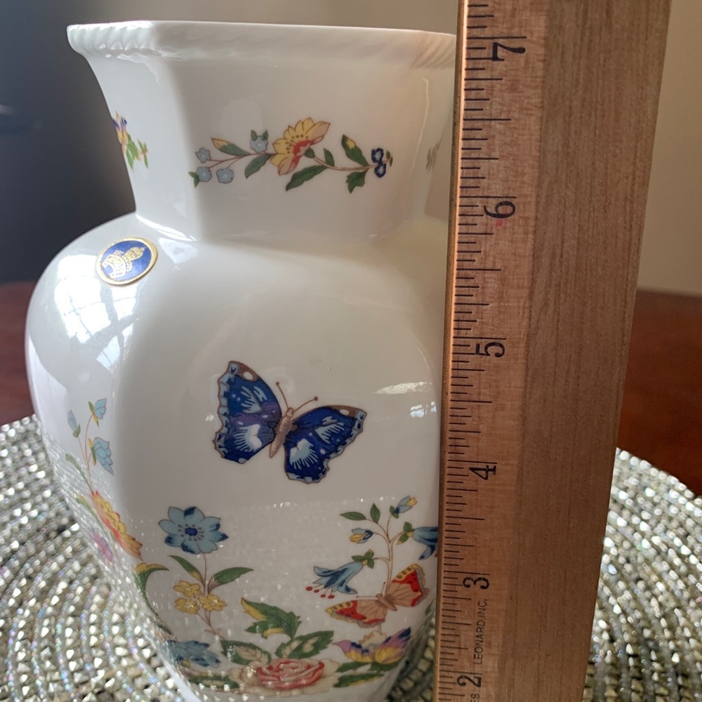Aynsley Cottage Garden 7” hexagon vase. Excellent condition. Beautiful! ❣️ - Picture 2 of 6
